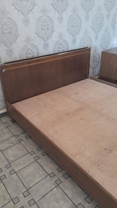 Кровать матрас +2тумбочки