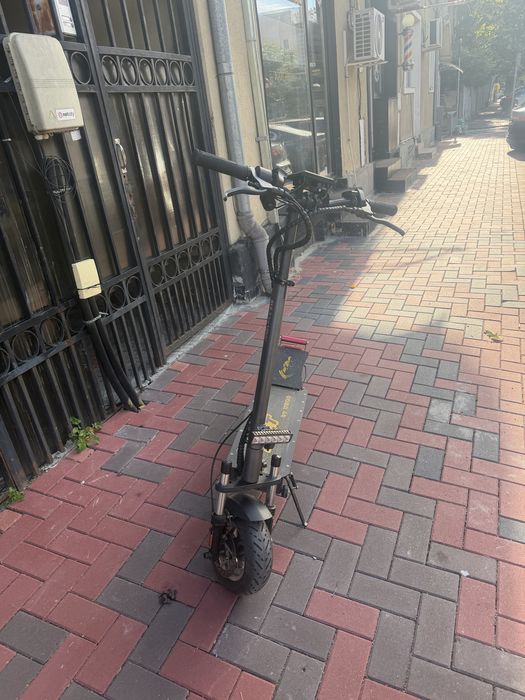 Trotinetă electrică KULT by UBGO II – 1000W – 48V / 24Ah