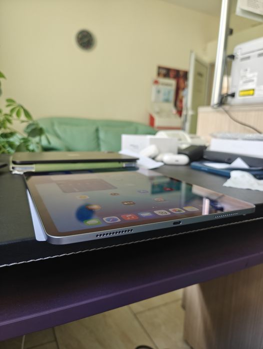 Продава iPad Air 13" M2/256 GB