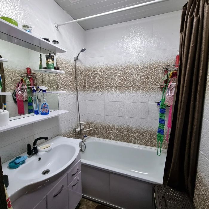 Продам полублагоустроеный 5ти комн. дом