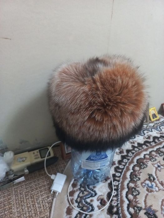 Женская  песцовая  шапка .