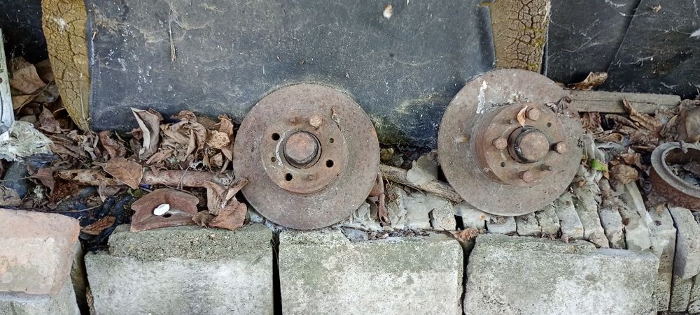 Оси и главини за каруци