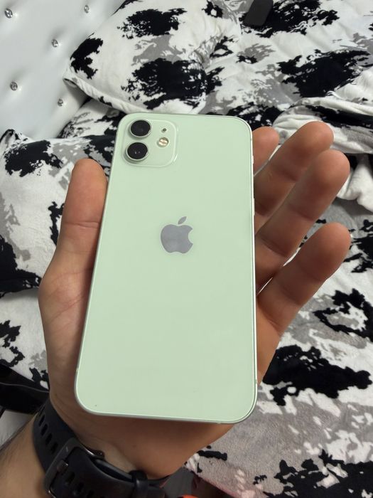 iPhone 12 folosit 64GB