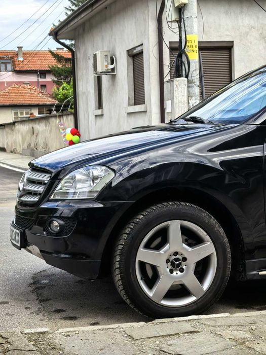 Продавам ML500.