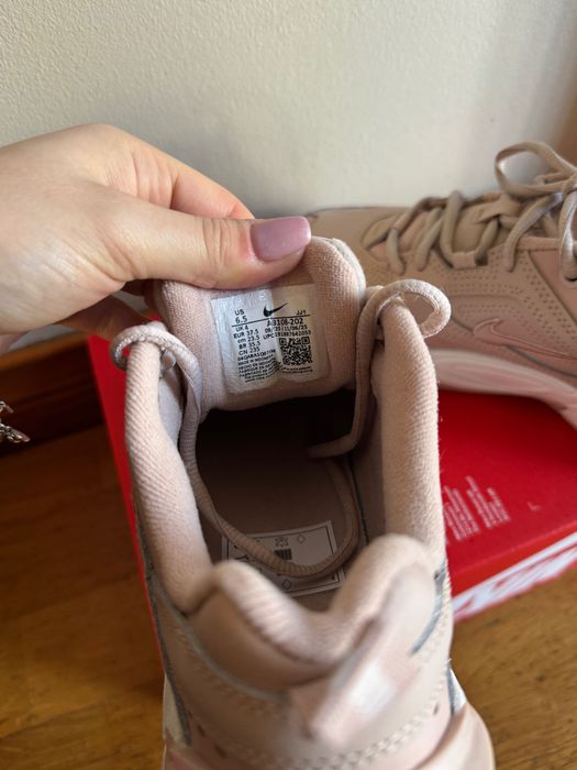 Бежави маратонки W Nike M2K Tekno