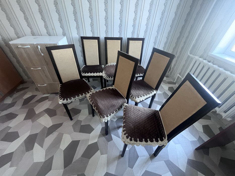 Продам 7 стульев