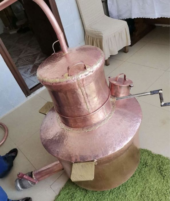 Vand un cazan de tuica