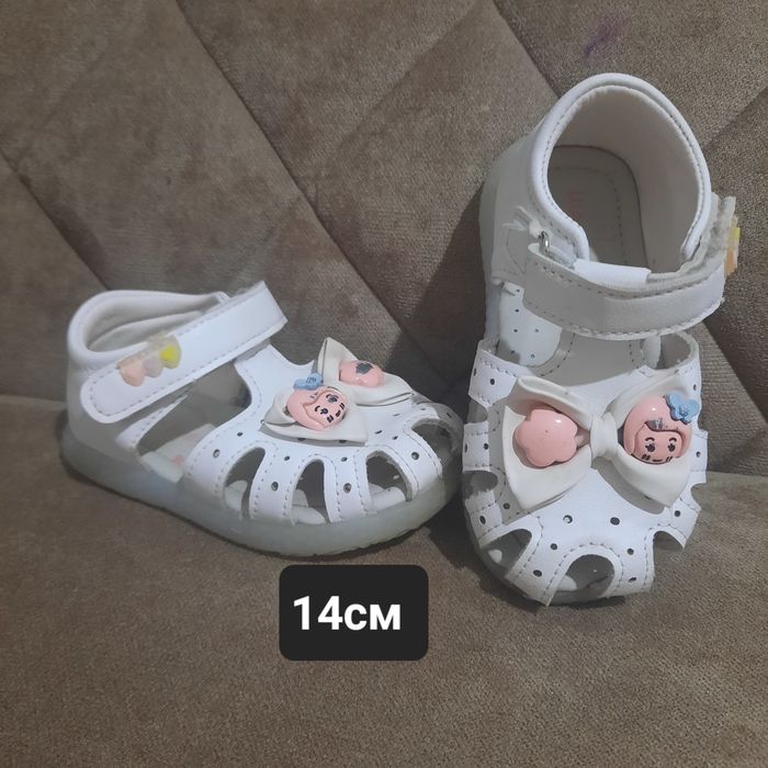 Продам детскую обувь. Для девочки.