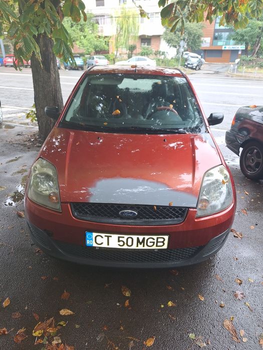 Vând Ford Fiesta