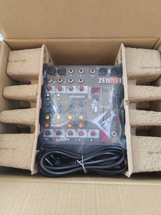 SET Boxa YAMAHA+Mixer Allen&Heath+Microfon -Nu RCF,Dynacord,QSC,EV,LD,FBT,HK- ,stative,lumini