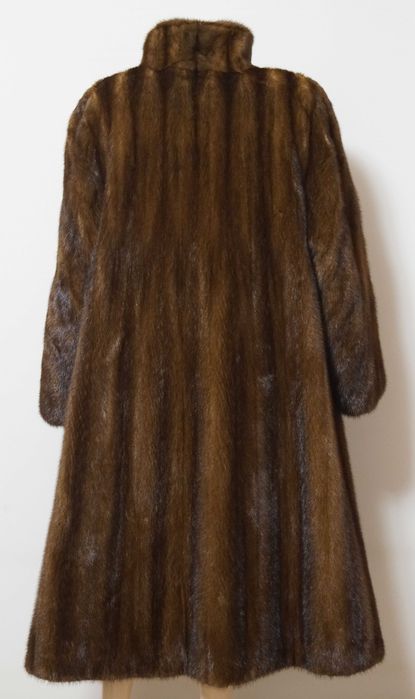 Haina palton din blana naturala de nurca maro marimea XL