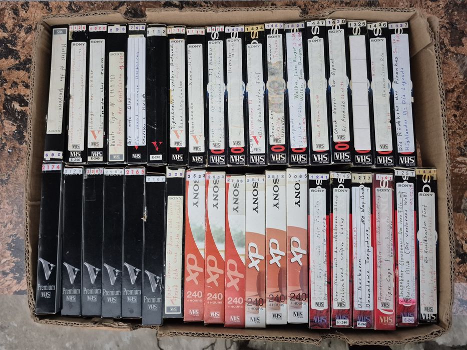 Vând 40 casete video Sony VHS originale de 240 minute colectie filme acțiune,drama,Comedie, Triler, dragoste,western...etc.