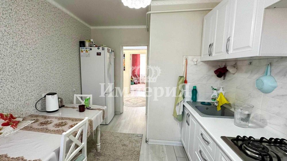 Продам 4 комн Акбота Империя