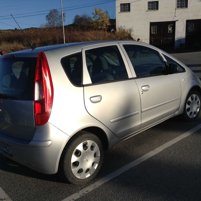 MITSUBISHI COLT 2005 отлично техническо състояние. Колата е в гараж. 83000 km.