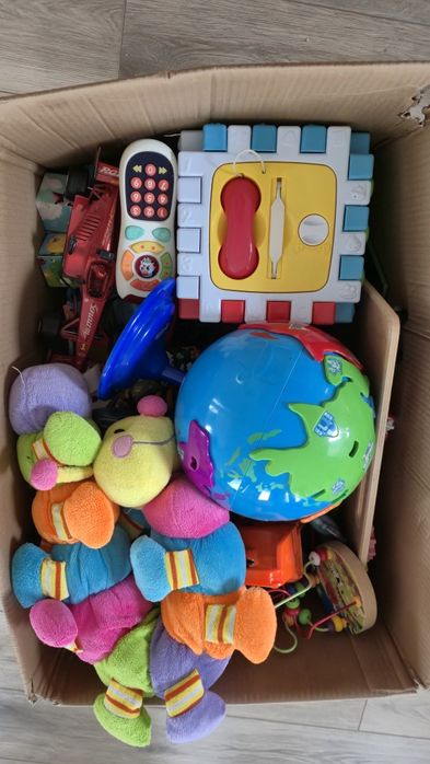 Vandut - Donez jucării 6 luni+