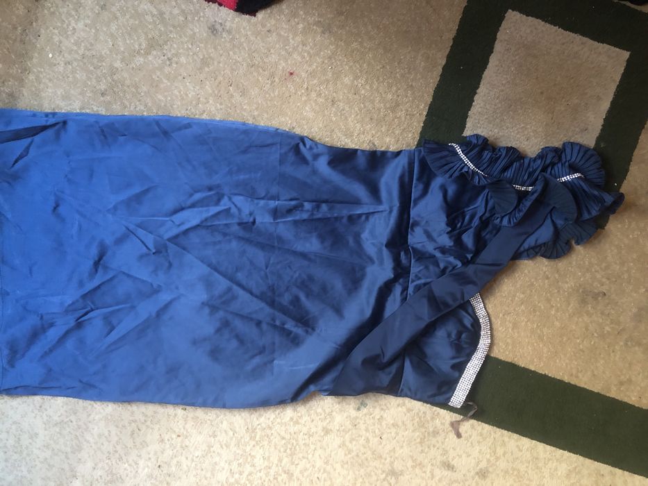 Платья вечерние