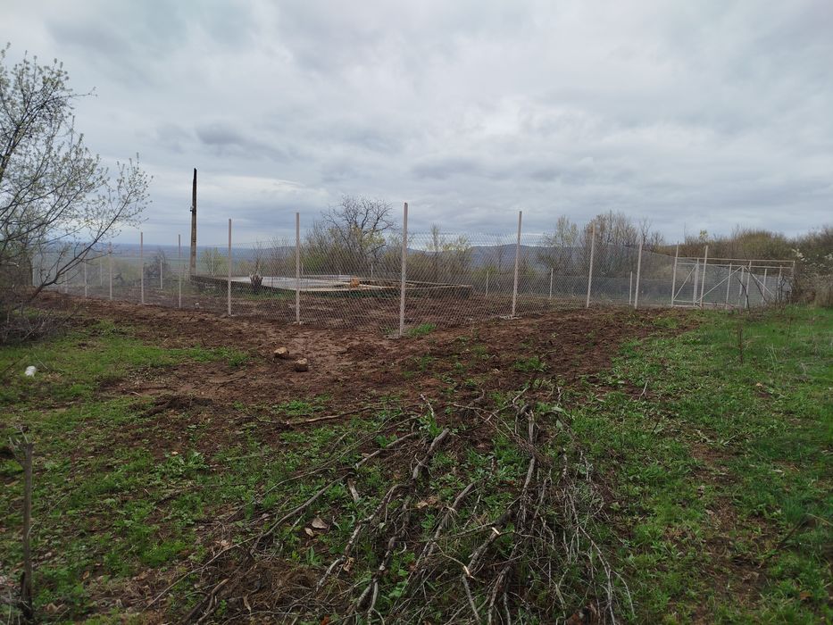 Продавам парцел в с.Паталеница.