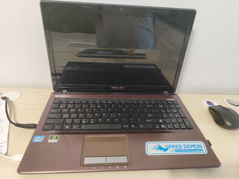 Laptopuri Samsung, Asus