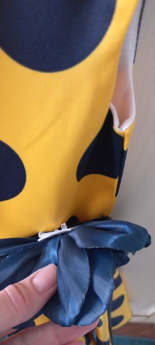 Платье на девочку 5-6лет