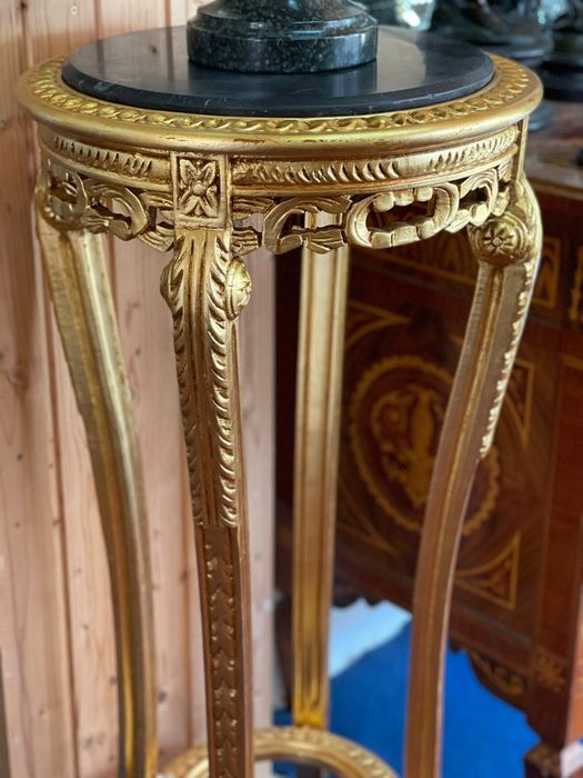 Postament sculptat *** vintage / antic / vechi / retro ***