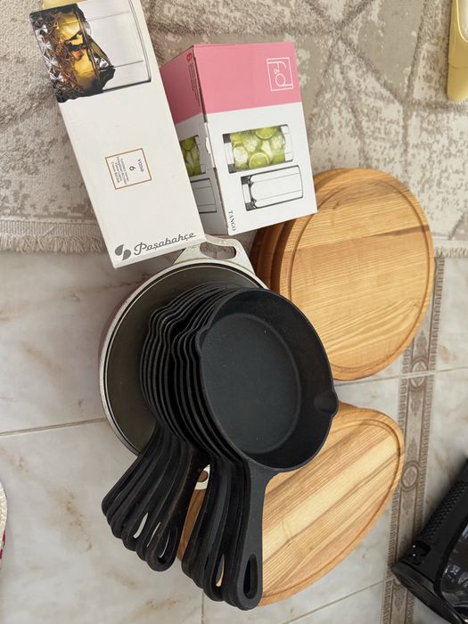 Посуда дерево, сковородки, подносы