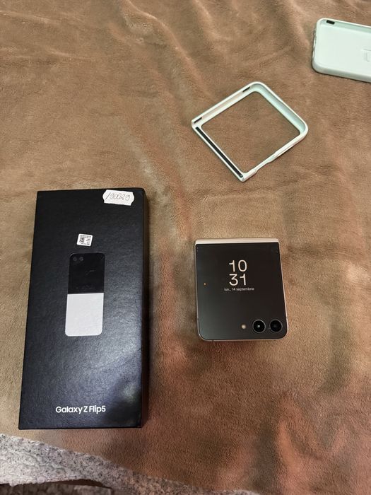 Samsung Galaxy Z Flip5 5G – Cutie originală + Huse cadou