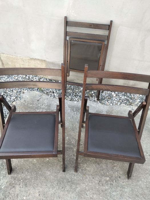 Vând masa cu 3 scaune de bucătărie