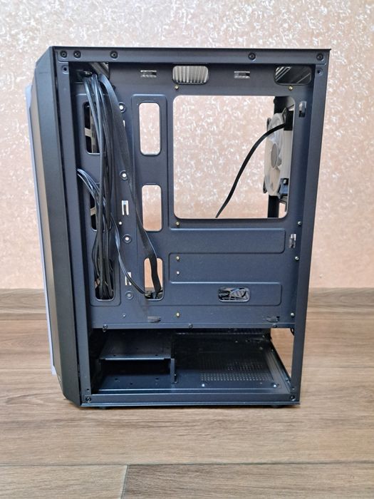 Корпус AeroCool Bionic
