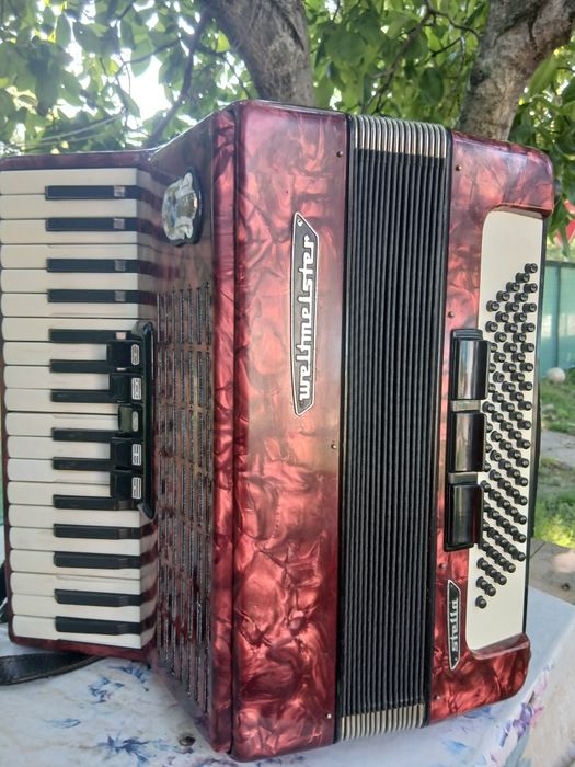 Vând urgent acordeon weltmeister stella negociabil