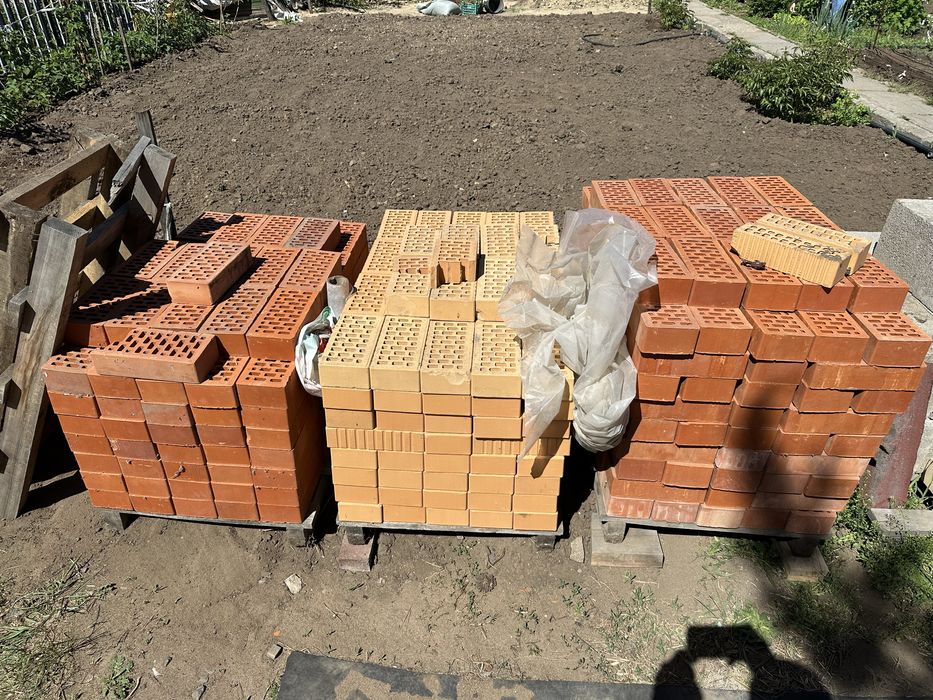Продам кирпич (остаток)