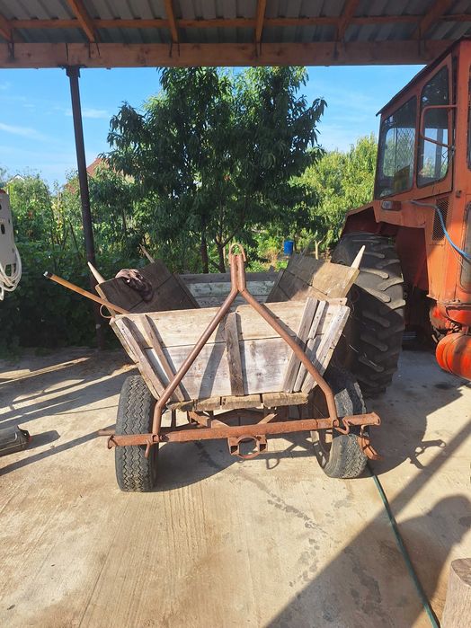 Moară macinat cereale si căruță