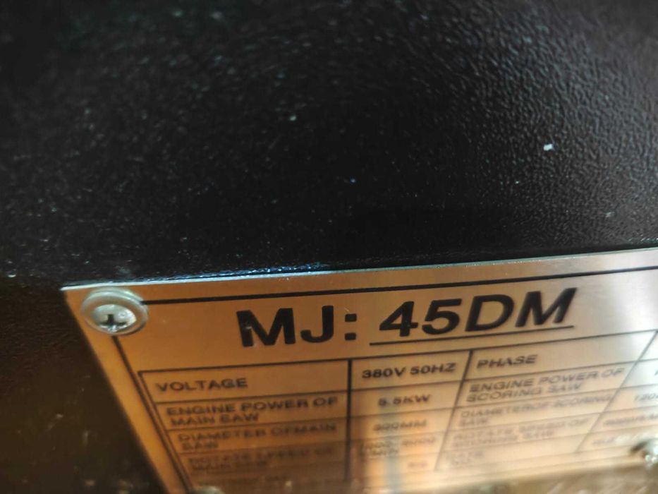 Распиловочный станок  MJ45DM