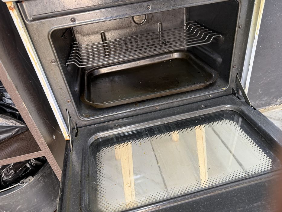 Продам электро плиту с духовкой