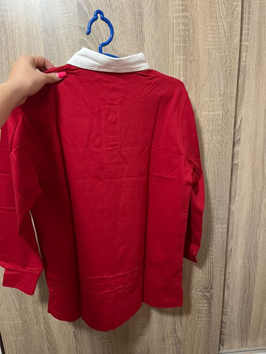Червена блузка с якичка