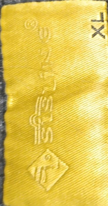 Женское короткое пальто.