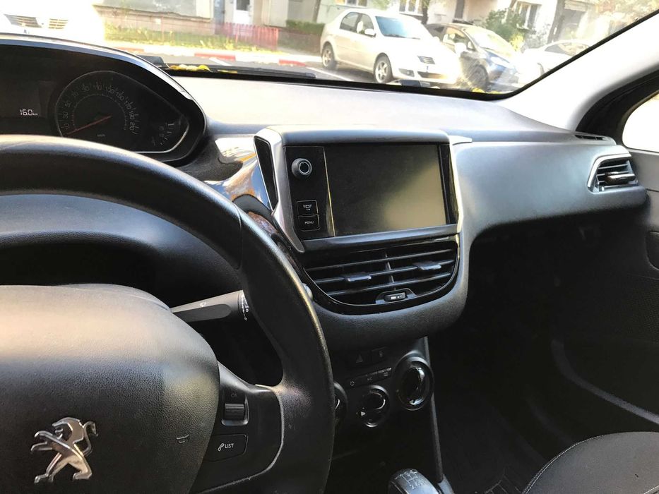 Vand peugeot 208 2013 pentru dezmembrat