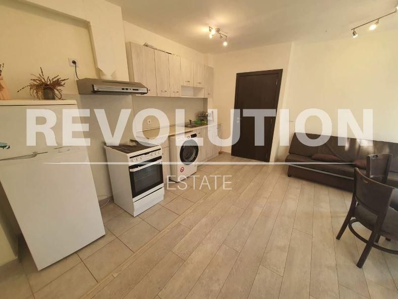 Дава се под наем Тристаен апартамент в Варна, Център - 73 кв.м за 598.23 € - Снимка #1