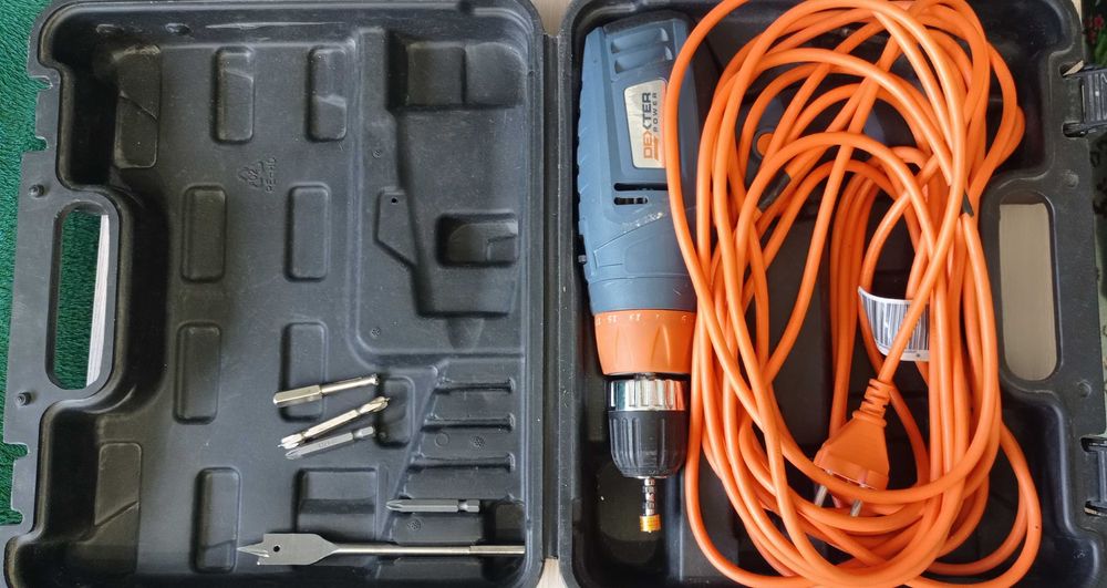 Комплект дрель-шуруповерт Dexter + чемодан набор