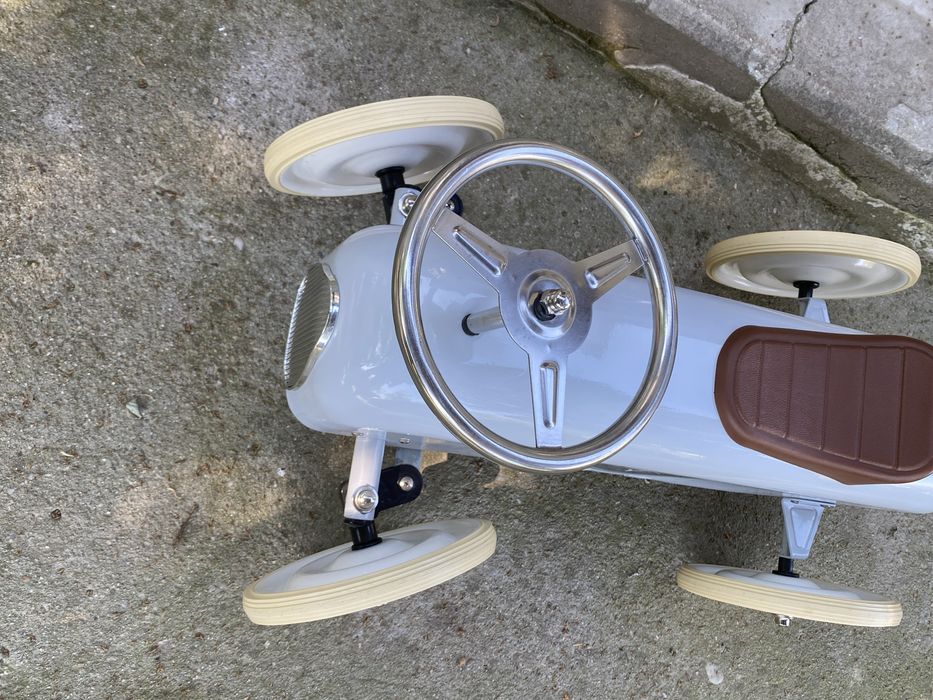 Masinuta de copii din metal retro