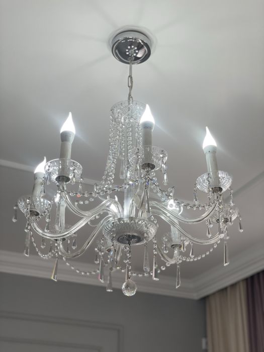Хрустальный люстра и бра