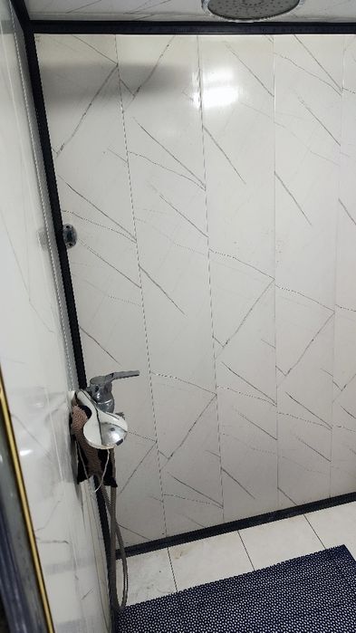 Ховли сотилади эски шахарда жойлашган