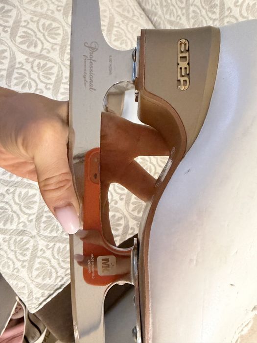 Продам коньки edea