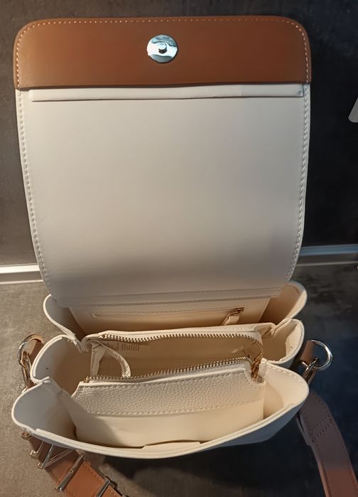 Нова дамска чанта VALENTINO