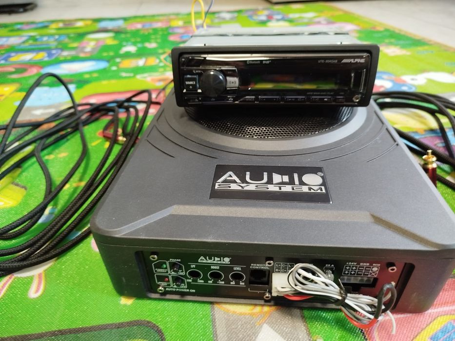 Subwoofer și casetofon mașini