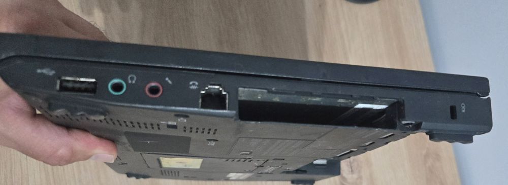 Laptop Lenovo x200s funtional dar cu lipsuri