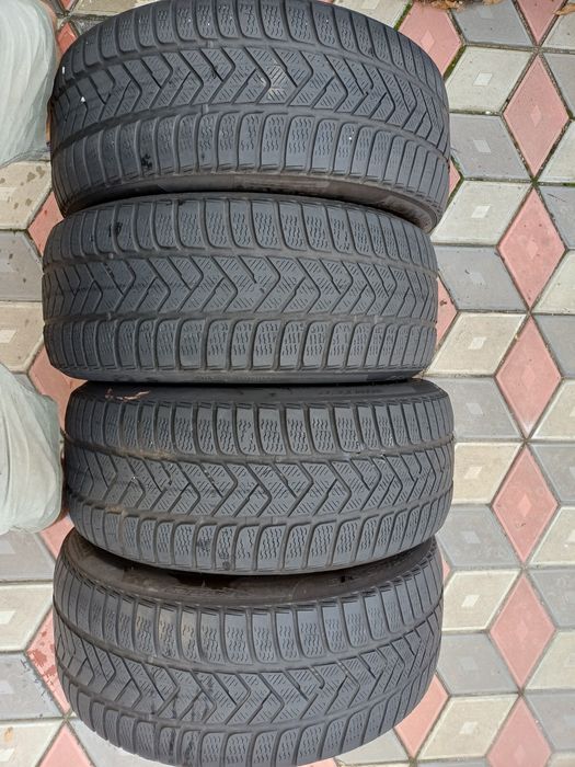 Vand 4 anvelope de iarna 255 45 r19 PIRELLI  din 2020