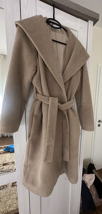 Дамско  бежаво палто  номер С