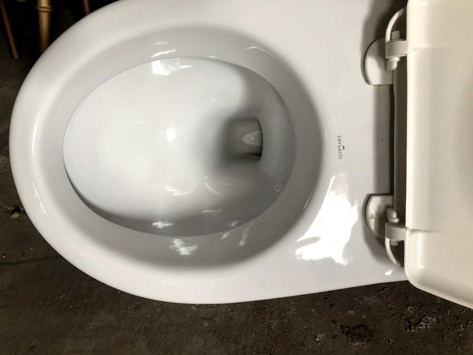 Продавам структура за вграждане GROHE + стенна тоалетна чиния.