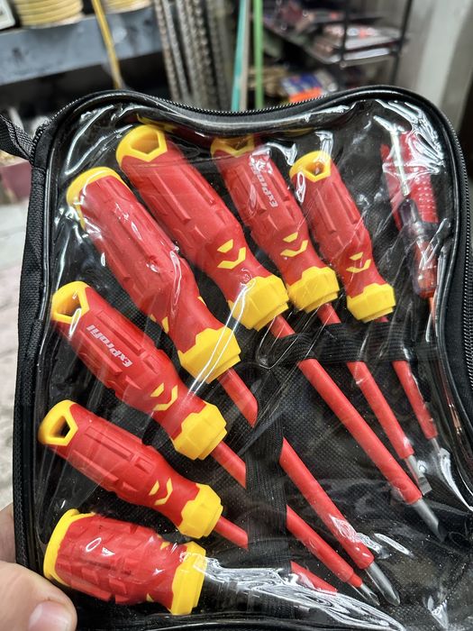 Набор ключ, отвертка.