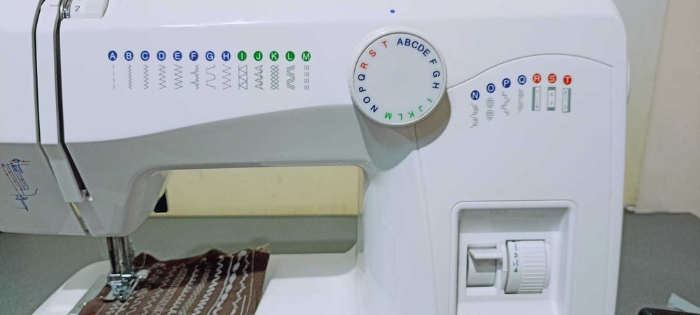 Masina de cusut electrica Aeg